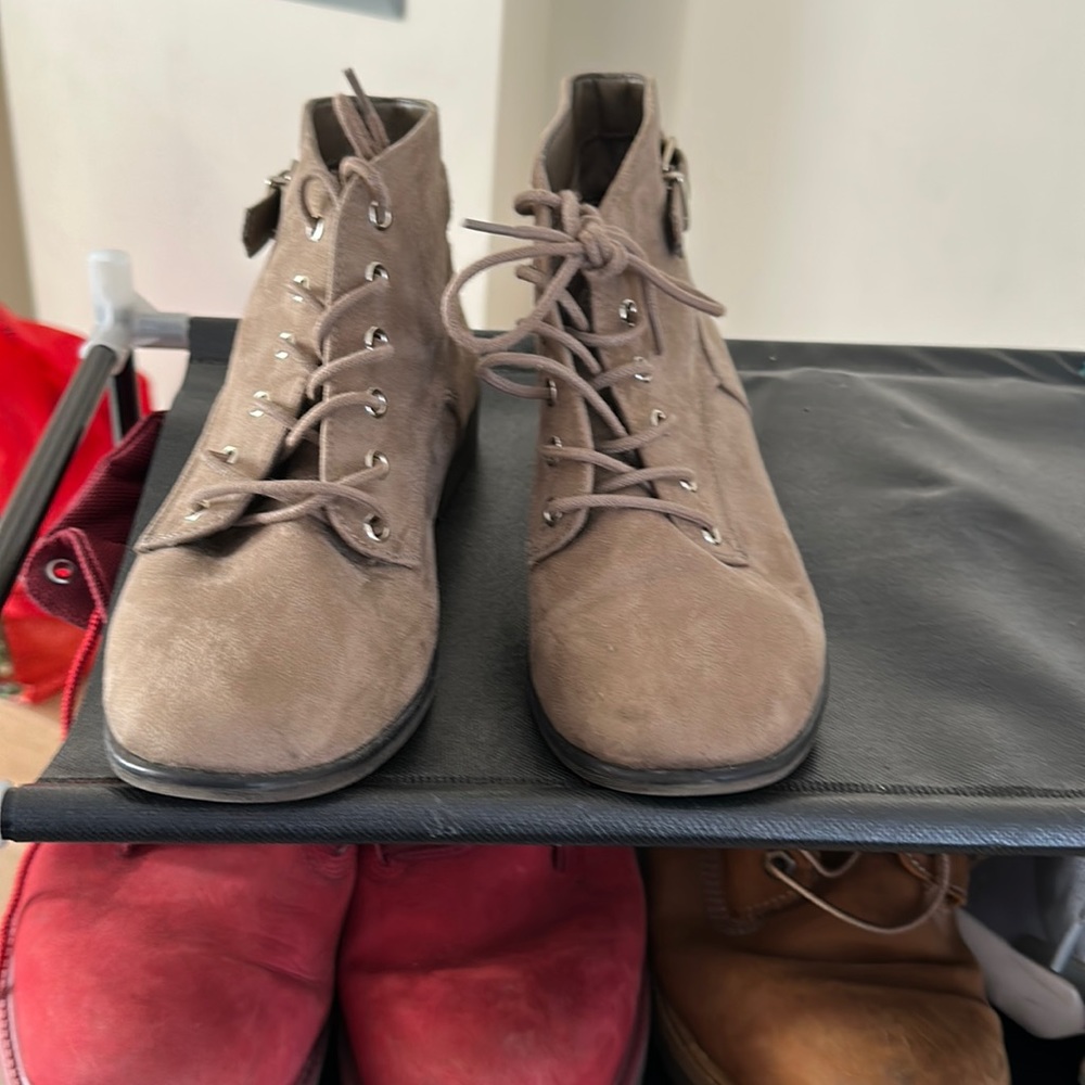 very cute boots